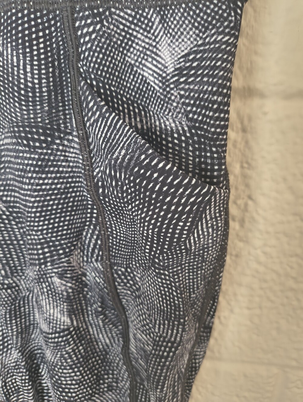 Lululemon workout Tights - Size 6 - Picture 6 of 6